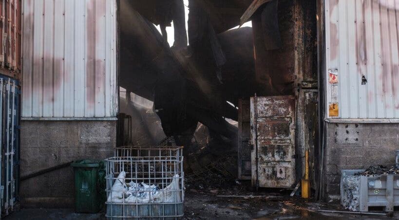 Así ha quedado la planta de baterías de Azuqueca tras el incendio que provocó una nube tóxica
