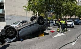 Dos heridos graves y uno leve en un accidente entre un coche y una moto en Carabanchel