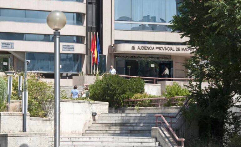 Juzgan a una mujer por asesinar a un hombre en Torrejón y prenderle fuego