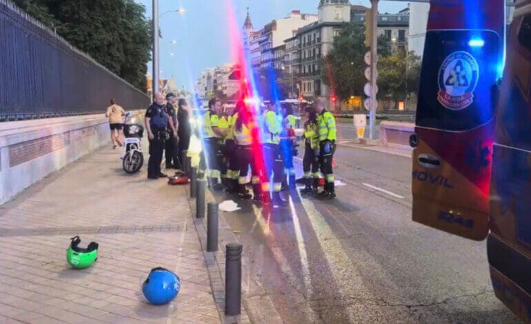 Atropella a un hombre en Madrid, lo deja grave y huye dejando la moto tirada