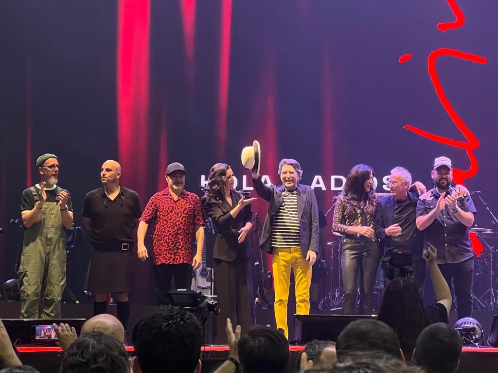 Joaquín Sabina se emociona en Madrid en su gira de despedida: «Gracias, Madrid»