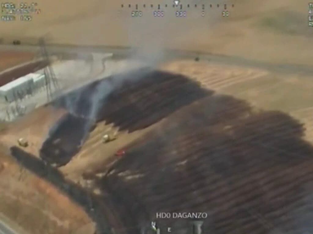 Controlado un incendio de pastos en Daganzo de Arriba tras una complicada intervención por el viento