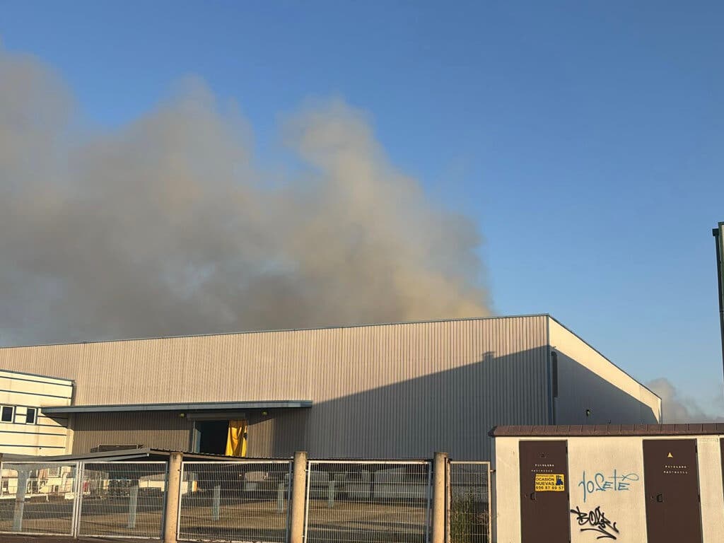 Nuevas restricciones en Azuqueca y Alovera por el humo tóxico del incendio
