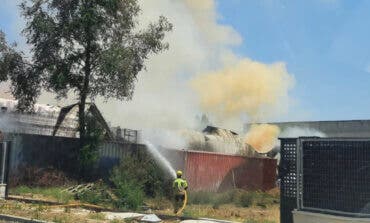 La alerta por el humo del incendio de Azuqueca se amplía a Villanueva de la Torre, Chiloeches y Cabanillas