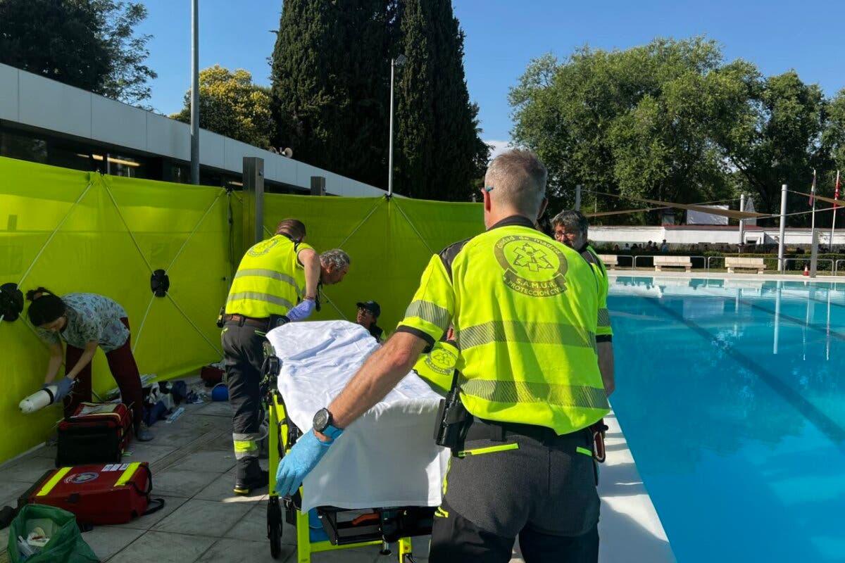 En estado grave un menor tras ser rescatado del fondo de la piscina de la Casa de Campo