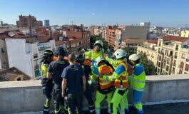 Herido grave un trabajador tras caer desde un poste en una azotea en Madrid