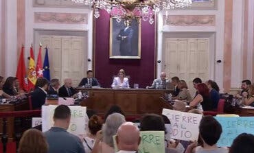 Alcalá exige cerrar el centro de migrantes y reprueba al delegado del Gobierno