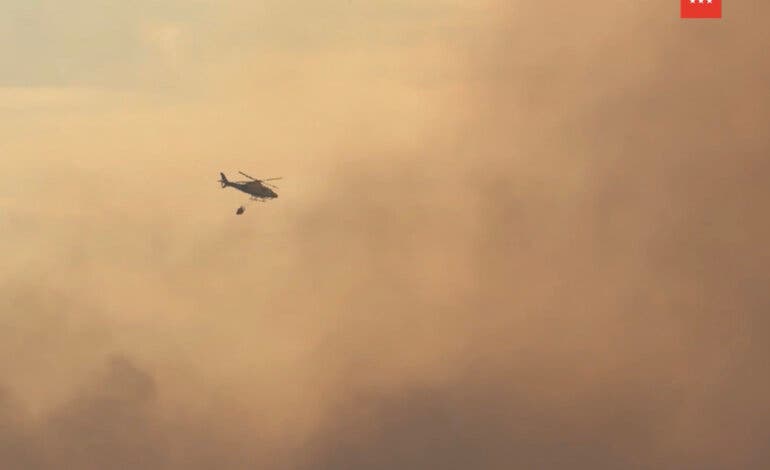 Madrid asume el mando del incendio de Méntrida y pide ayuda a la UME