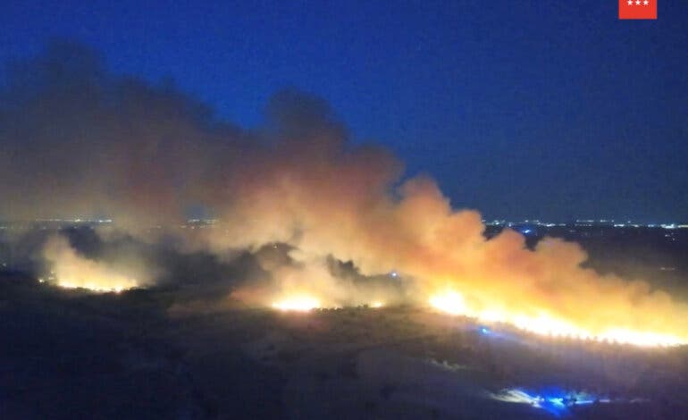 Reabierta la A-5 tras el incendio de Méntrida, que sigue activo y ha calcinado 3.100 hectáreas