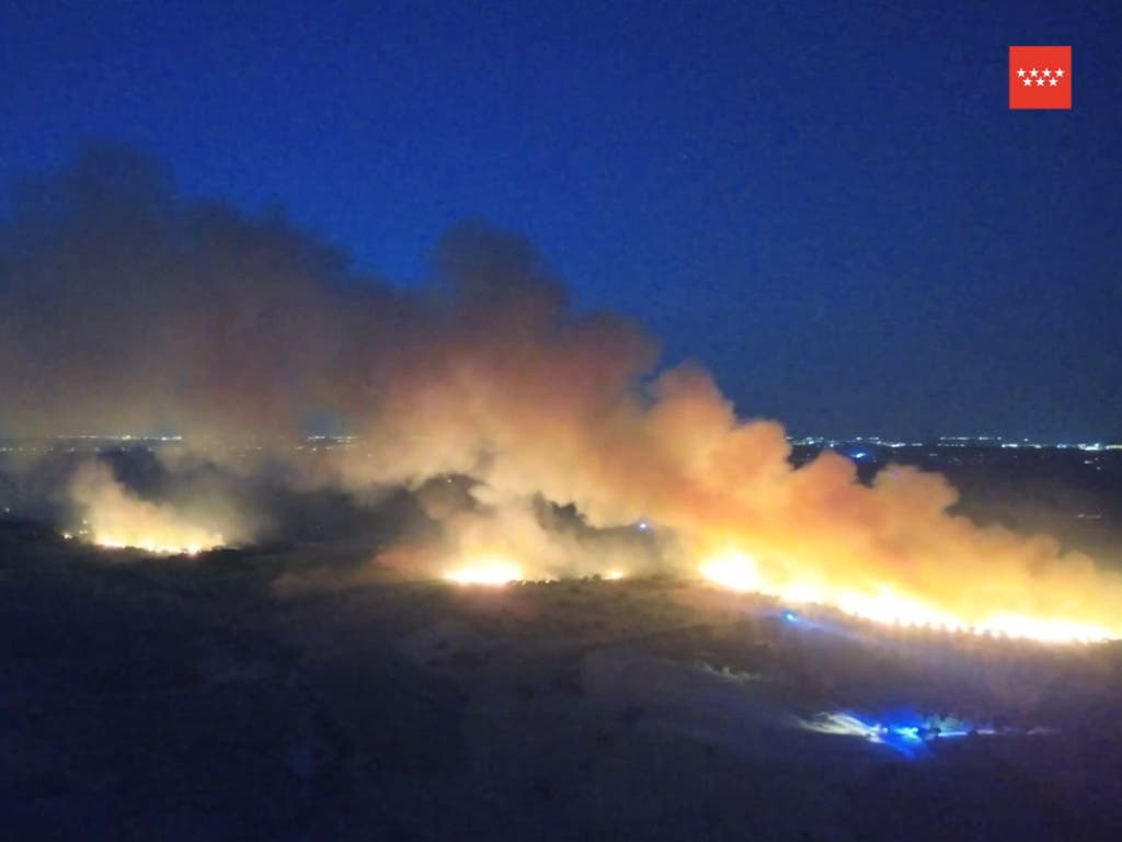Reabierta la A-5 tras el incendio de Méntrida, que sigue activo y ha calcinado 3.100 hectáreas