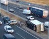 Un accidente entre dos coches y un camión en la A-2 provoca más de 4 kilómetros de retenciones en Torrejón