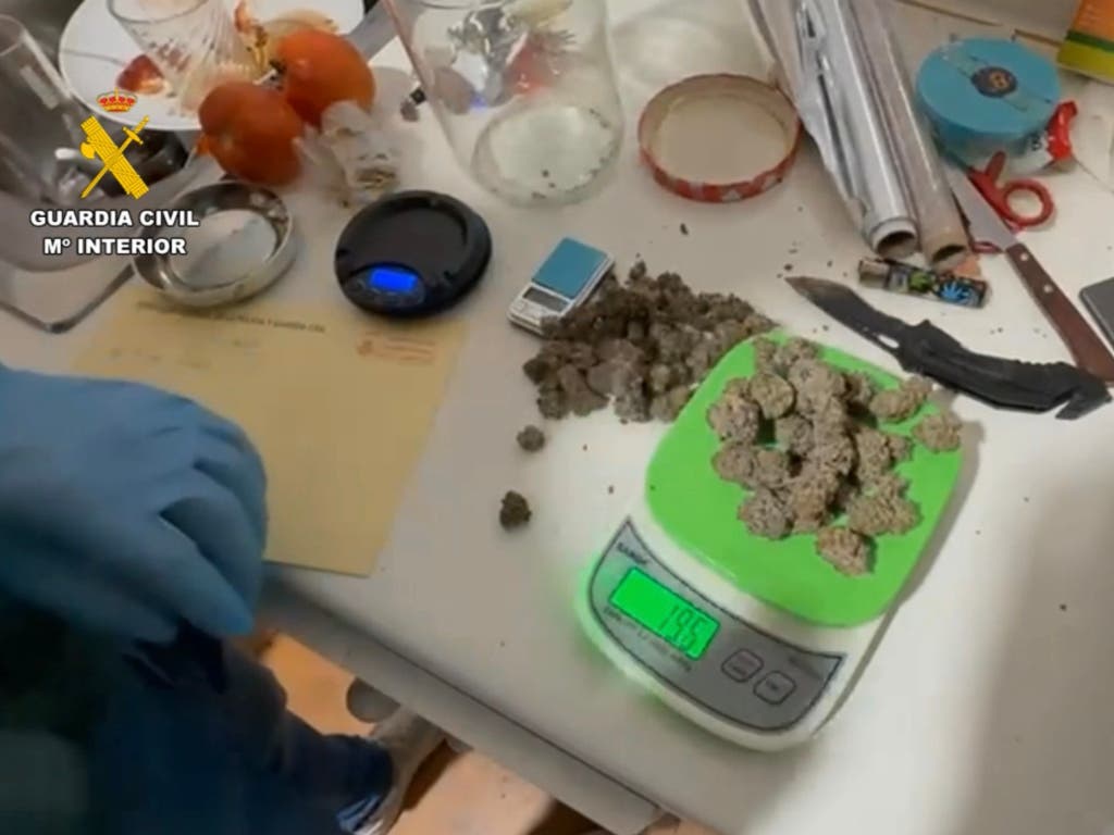 Dos mujeres detenidas en Chinchón por vender droga a domicilio en patinete