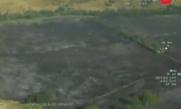 Controlado un incendio de pasto junto al río en Alcalá de Henares tras generar una gran columna de humo