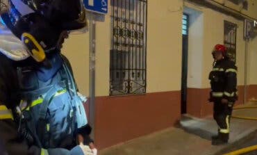 Dos personas rescatadas en el incendio de una vivienda en Puente de Vallecas