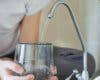 Madrid bebe del grifo: la región que menos agua embotellada consume en España