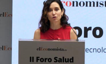 Ayuso anuncia 280 euros extra al mes para enfermeras de centros de difícil cobertura
