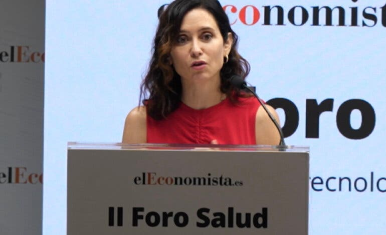 Ayuso anuncia 280 euros extra al mes para enfermeras de centros de difícil cobertura