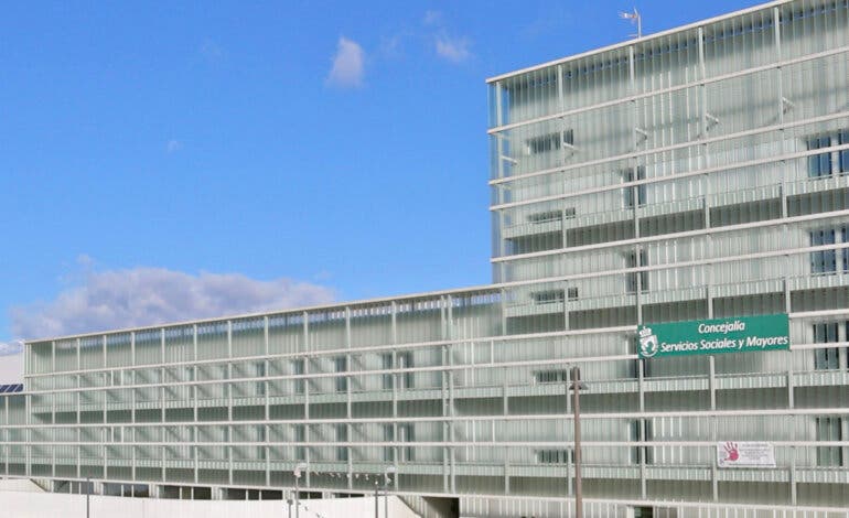 Coslada se queda sin el servicio de comida a domicilio y sin cafeterías en los centros de mayores por incumplimiento de la empresa
