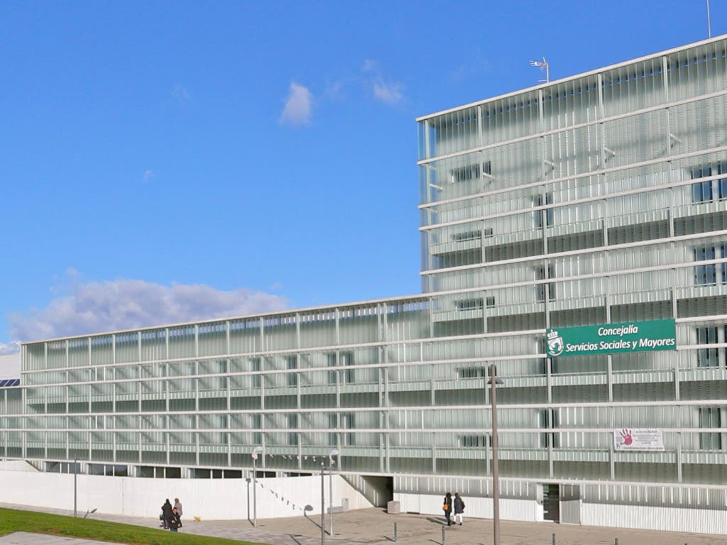 Coslada se queda sin el servicio de comida a domicilio y sin cafeterías en los centros de mayores por incumplimiento de la empresa