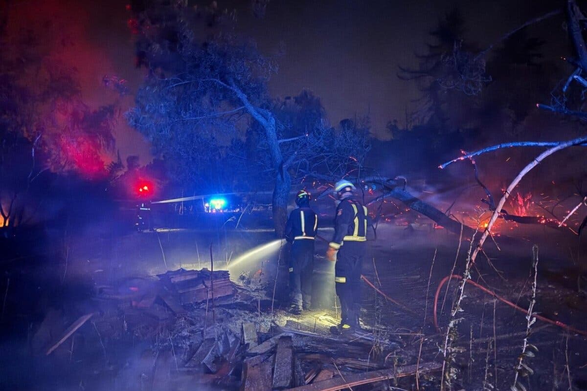 Controlado un incendio próximo a viviendas en una finca entre Móstoles y Alcorcón