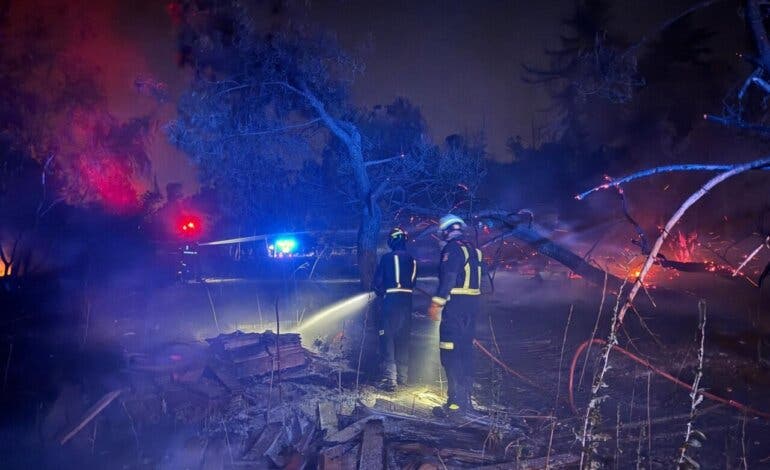 Controlado un incendio próximo a viviendas en una finca entre Móstoles y Alcorcón