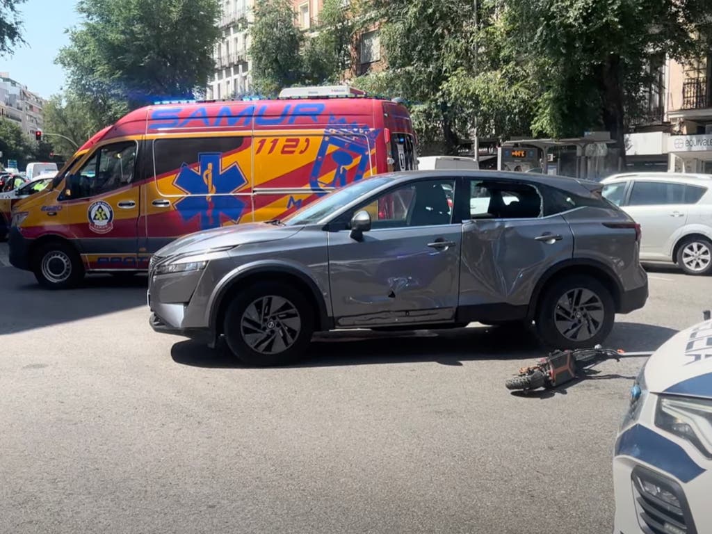 Herido grave tras estrellar su patinete contra un coche en Bravo Murillo