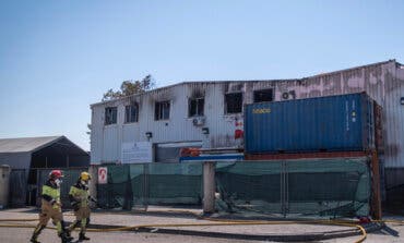 Avanza la extinción del incendio de Azuqueca con demoliciones y posibles episodios de humo y olores