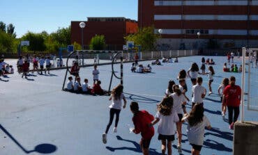 La Comunidad de Madrid aprueba 4,8 millones para abrir los colegios públicos por la tarde desde septiembre