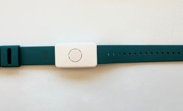 Alcalá de Henares estrena pulseras inteligentes para proteger del calor a los operarios de limpieza