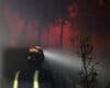 Madrugada de fuego en Collado Mediano: una hectárea arrasada y tres chalets afectados por un incendio forestal