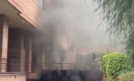 Un hombre intoxicado y varios coches calcinados en el incendio de un garaje en Fuencarral