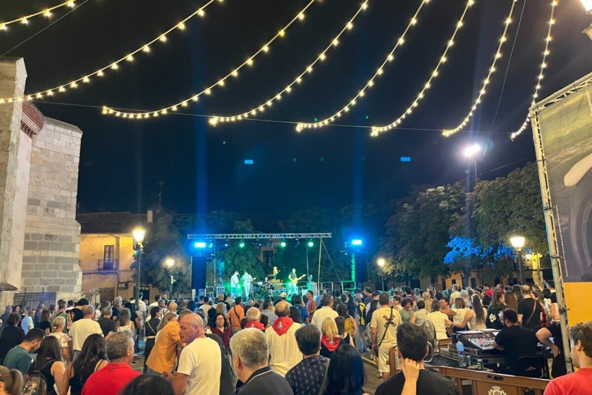 Las Ferias de Alcalá encaran su recta final con Los Secretos, el desfile de carrozas y los fuegos artificiales
