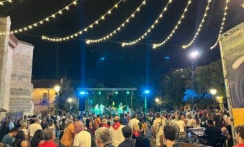 Las Ferias de Alcalá encaran su recta final con Los Secretos, el desfile de carrozas y los fuegos artificiales