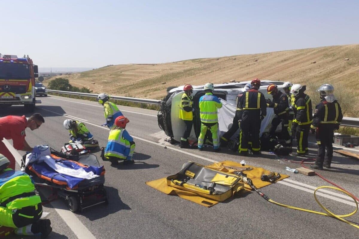 Herido grave un joven de 19 años tras chocar su furgoneta contra un camión en Daganzo