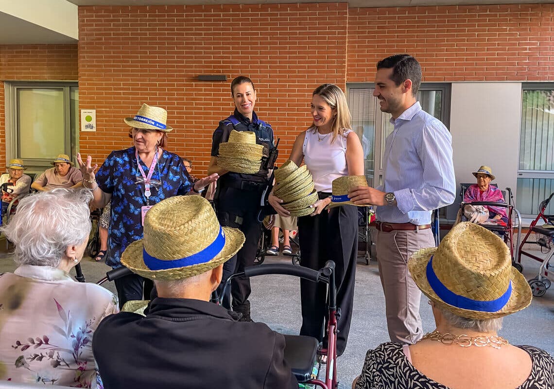 Torrejón reparte sombreros contra el calor