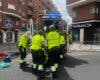 Herido grave un motorista tras chocar contra un coche y una valla en Madrid
