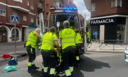 Herido grave un motorista tras chocar contra un coche y una valla en Madrid