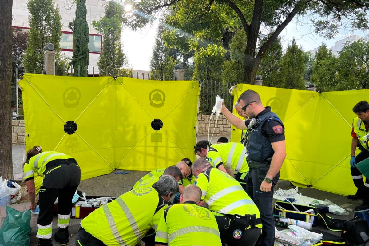 Herido grave un ciclista tras sufrir una caída en la calle Santa Engracia de Madrid