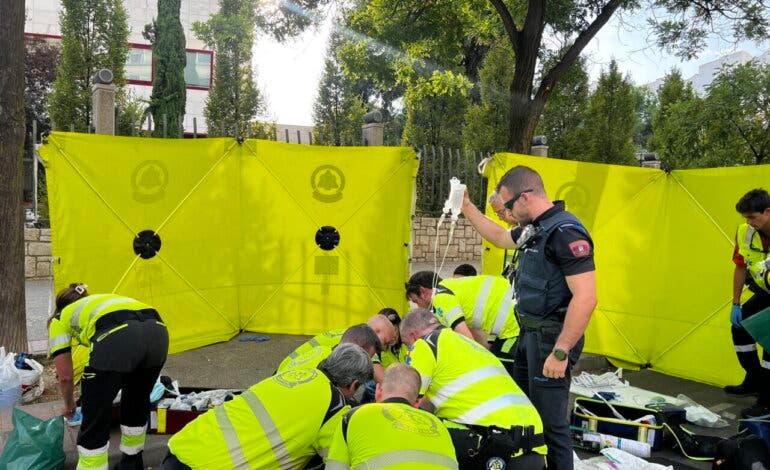 Herido grave un ciclista tras sufrir una caída en la calle Santa Engracia de Madrid