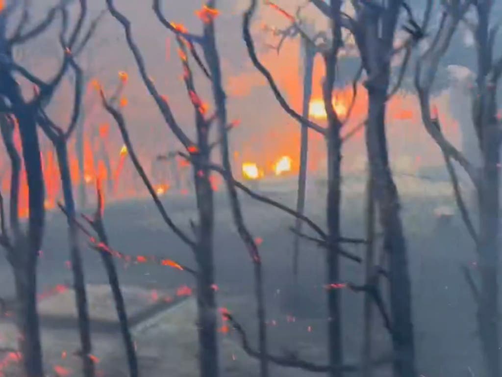 Muere el hombre herido con quemaduras en el incendio de Tres Cantos, ya perimetrado tras arrasar más de 1.000 hectáreas