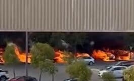 Arden diez coches en un incendio en el parking del centro comercial Xanadú