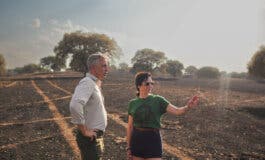 Ayuso visita la zona afectada por el incendio de Tres Cantos y anuncia que pedirá al Gobierno la declaración de zona catastrófica