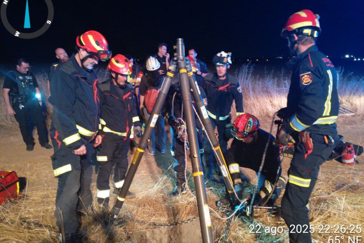 Rescatada una joven tras caer en un pozo de seis metros en Torrejón de Ardoz