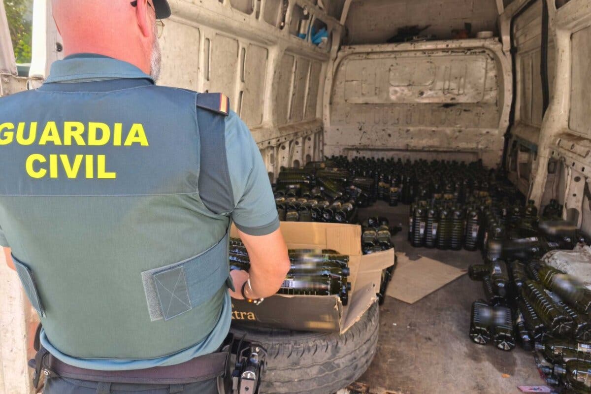 Dos detenidos tras robar 511 botellas de aceite de oliva en la A-2.
