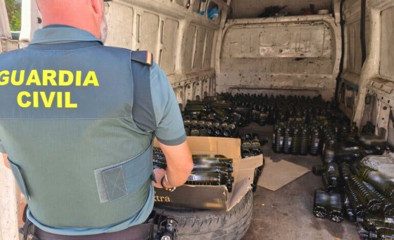 Dos detenidos tras robar 511 botellas de aceite de oliva en la A-2