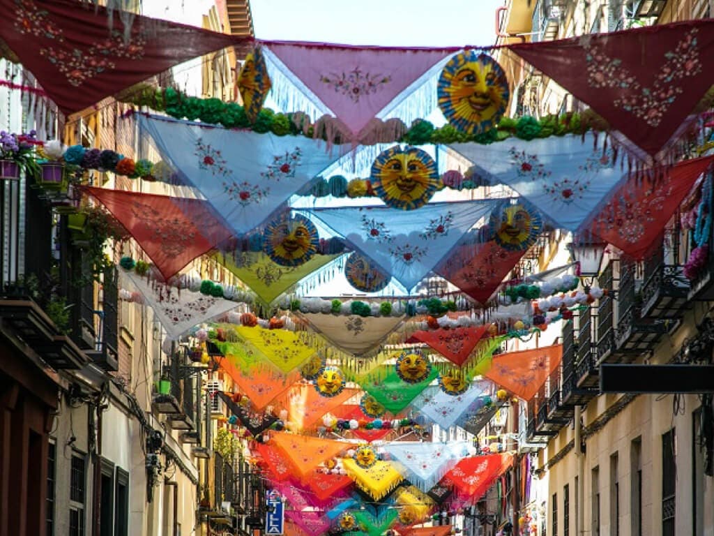Conciertos, limonada y chotis: arrancan en Madrid las fiestas de San Cayetano, San Lorenzo y la Paloma