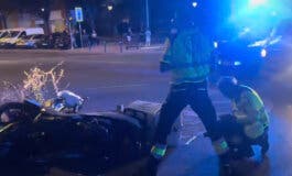 Herido muy grave un repartidor de pizzas en moto tras sufrir un accidente en Madrid