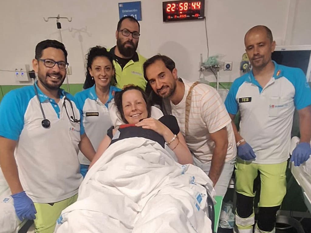 Una mujer da a luz en el ascensor de su casa en Madrid antes de la llegada del SUMMA