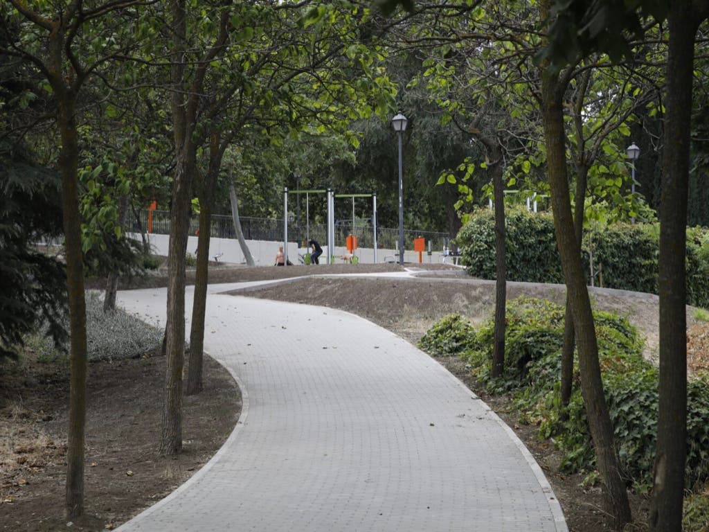 El parque de Entrevías que estrena nueva vida con 67 nuevos árboles y más zonas de ocio