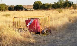 Cierran con vallas el pozo de seis metros en el que cayó una joven en Torrejón